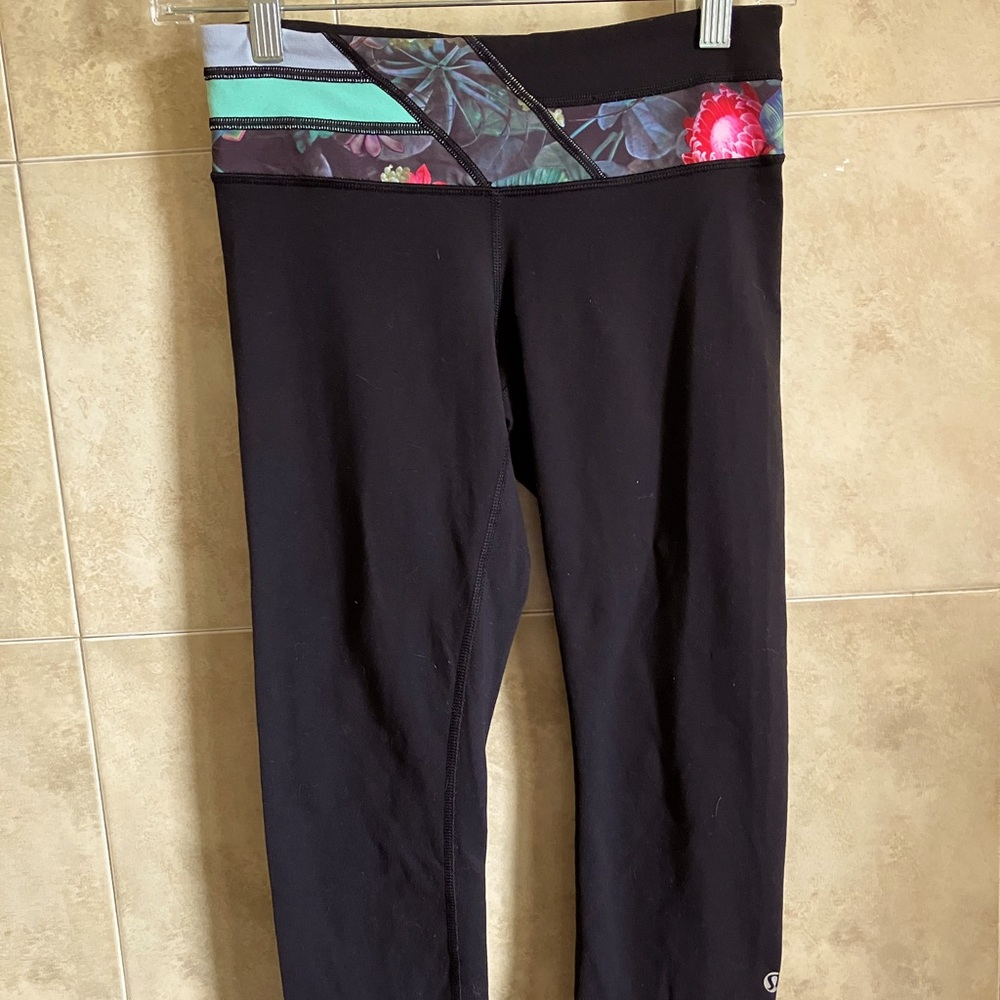 Lululemon Reversible Wunder Under Cropped Capri Leggings